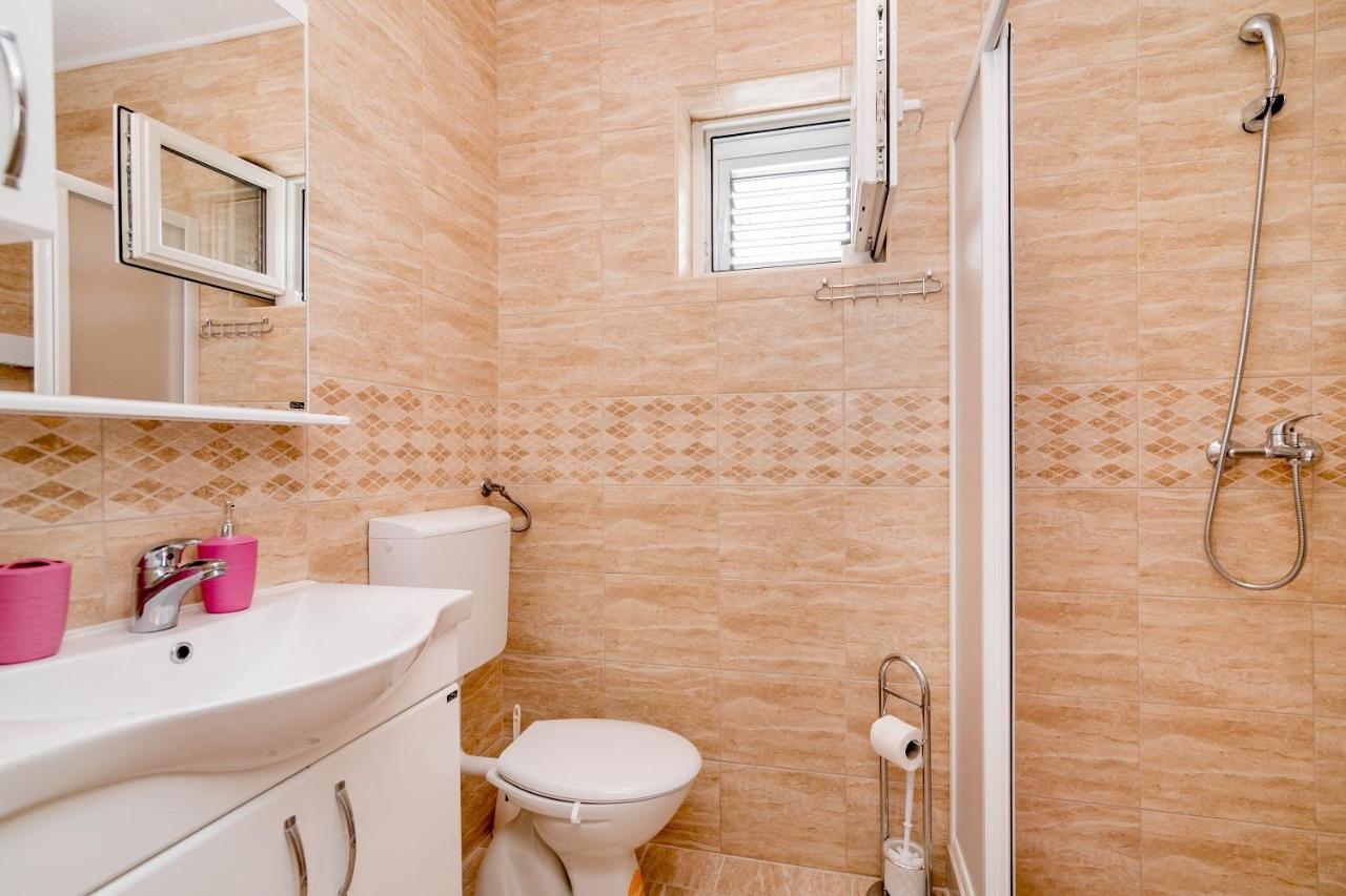 Apartments Mitrovic لوستيكا المظهر الخارجي الصورة