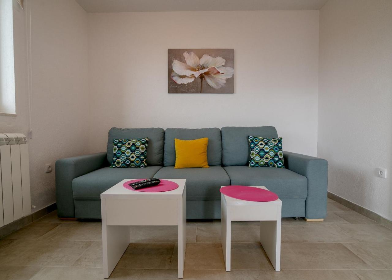 Apartments Mitrovic لوستيكا المظهر الخارجي الصورة