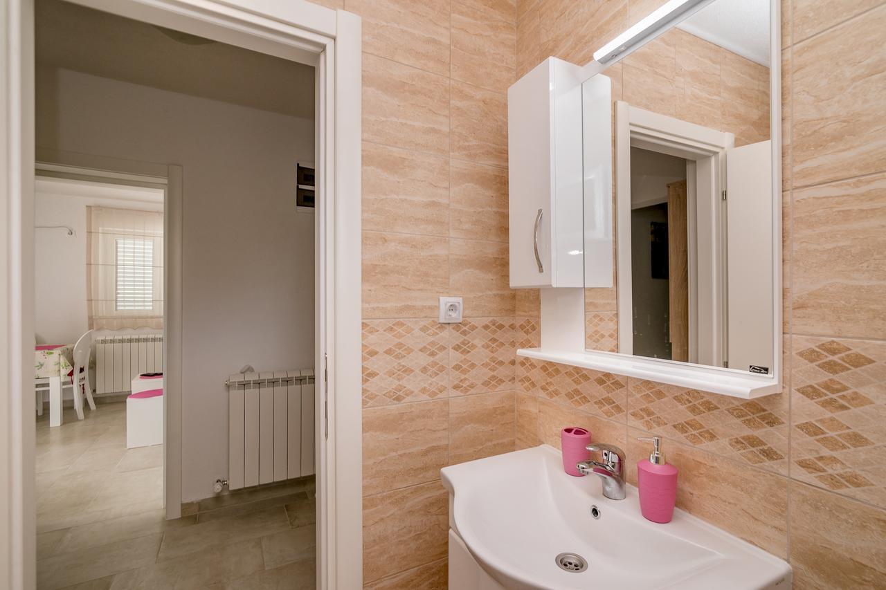 Apartments Mitrovic لوستيكا المظهر الخارجي الصورة
