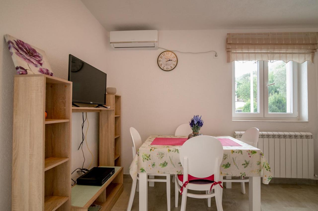 Apartments Mitrovic لوستيكا المظهر الخارجي الصورة